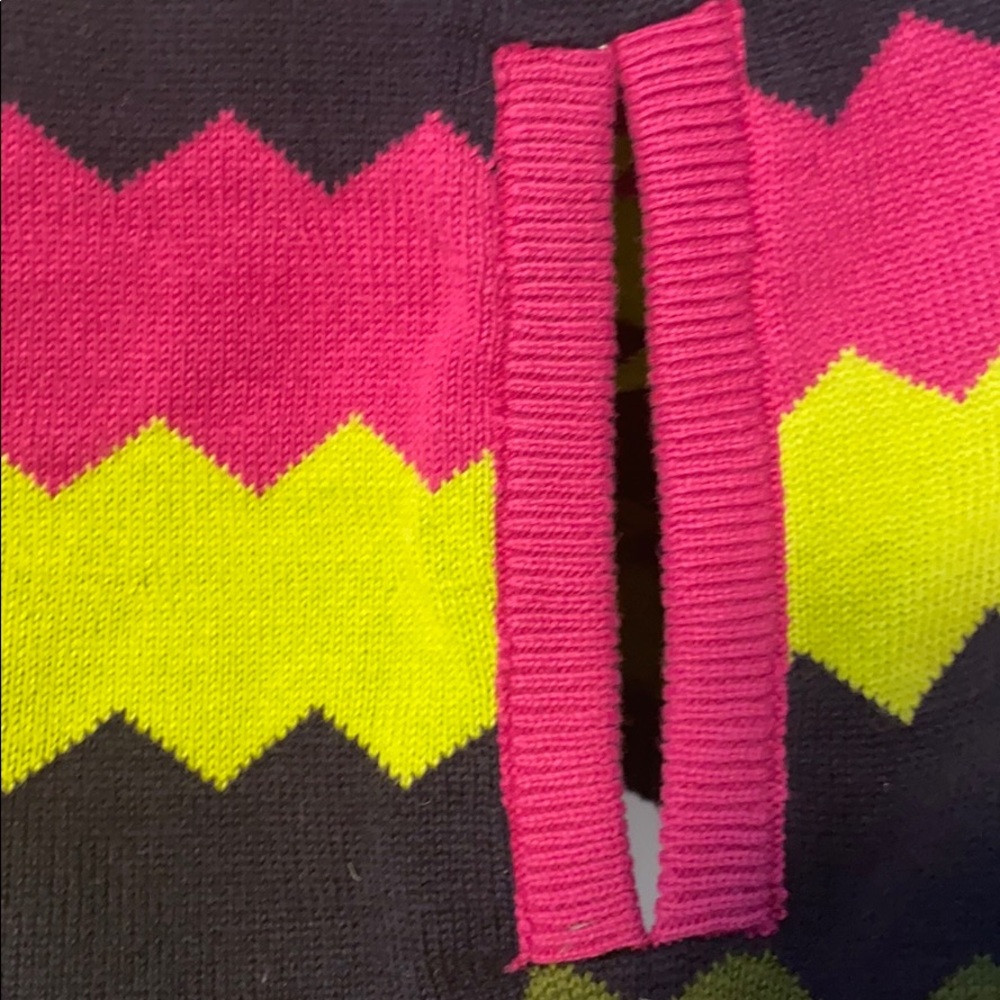 Beautiful Sweater poncho - Picture 2 of 3